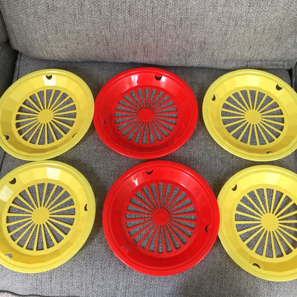 Set of 6 vintage plastic paper plate holders